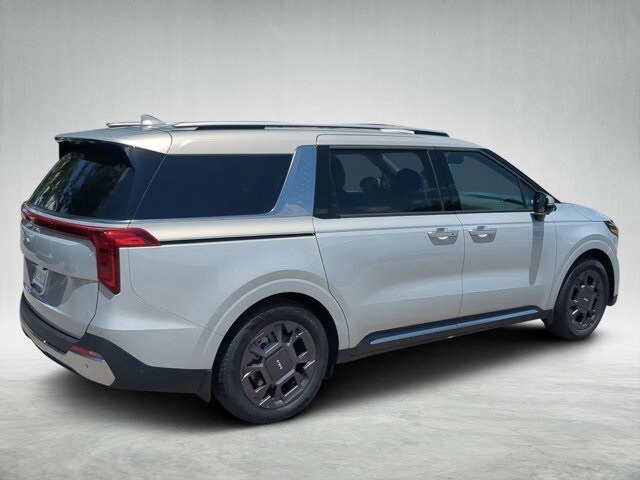 2026 Kia Carnival SX photo 2