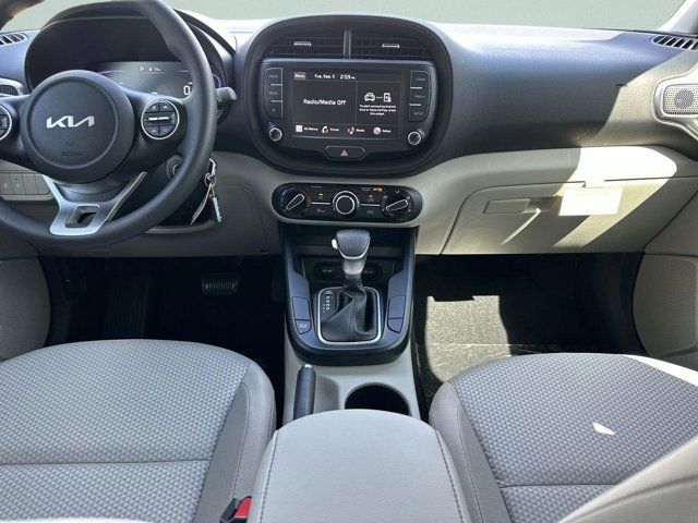 2023 Kia Soul LX - Photo 11