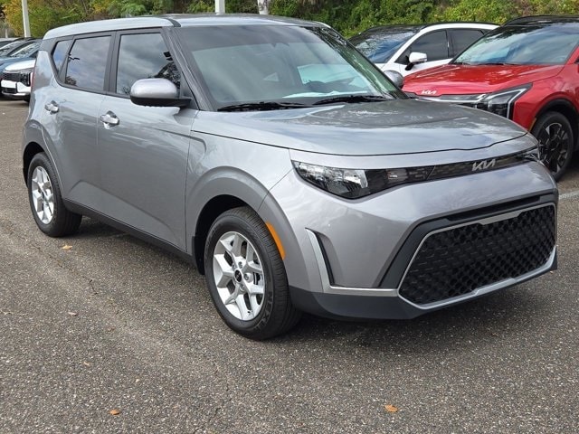 2025 Kia Soul LX's photo