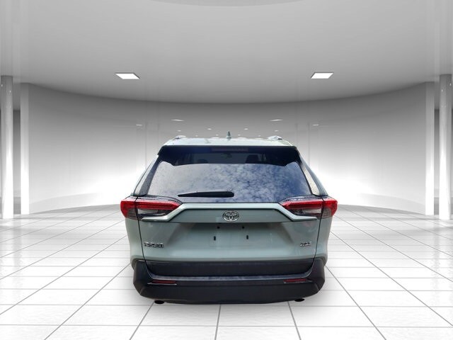 2021 Toyota RAV4 XLE photo 4
