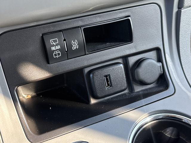 2017 Chevrolet Traverse LS - Photo 23