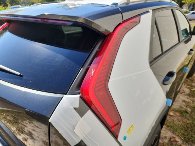 2026 Kia Niro LX photo 2