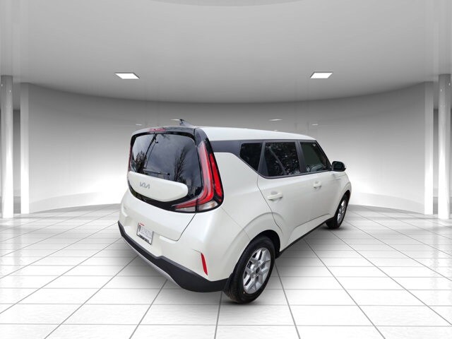 2025 Kia Soul LX photo 2