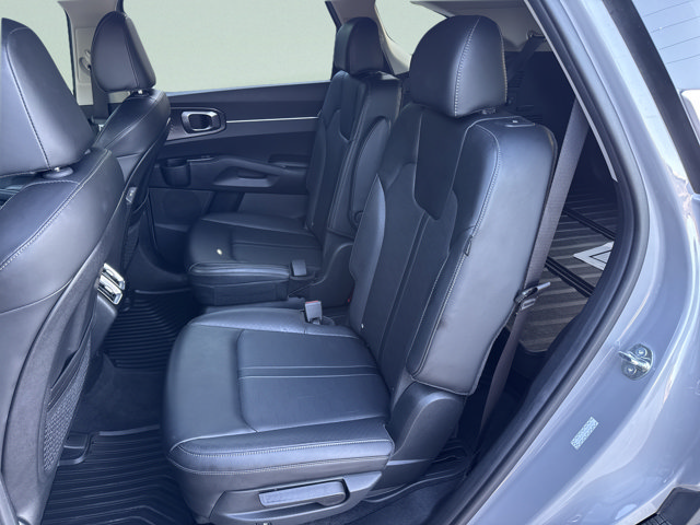 2025 Kia Sorento EX - Photo 24
