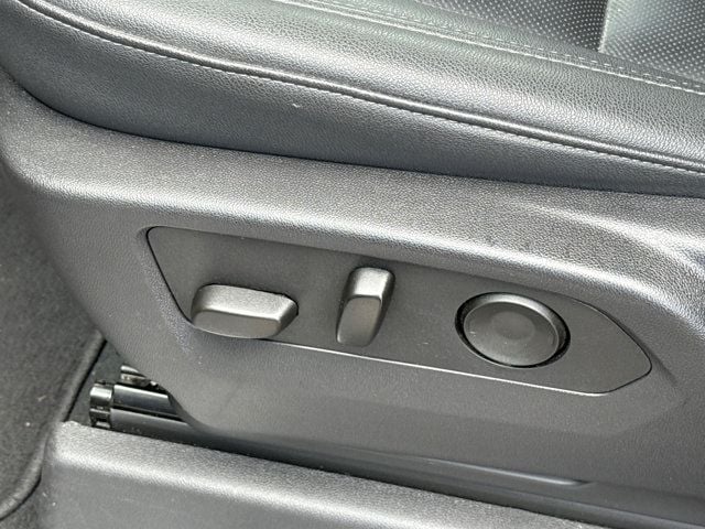 2025 GMC Sierra 1500 SLT - Photo 23