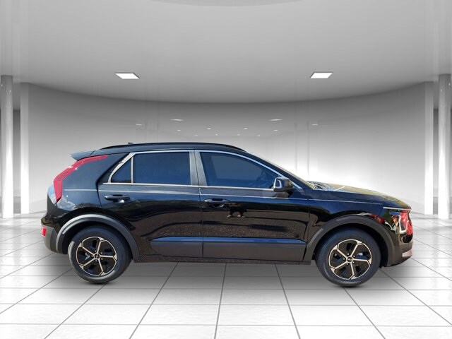 2023 Kia Niro EX photo 2