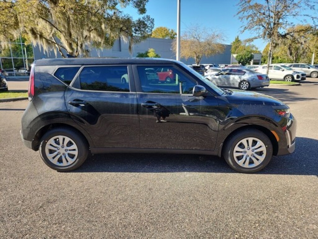 New 2025 Kia Soul LX Hatchback