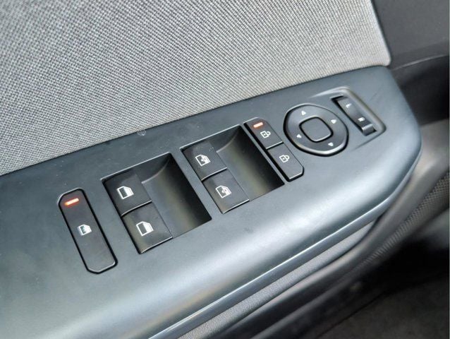 2025 Kia K4 EX - Photo 26