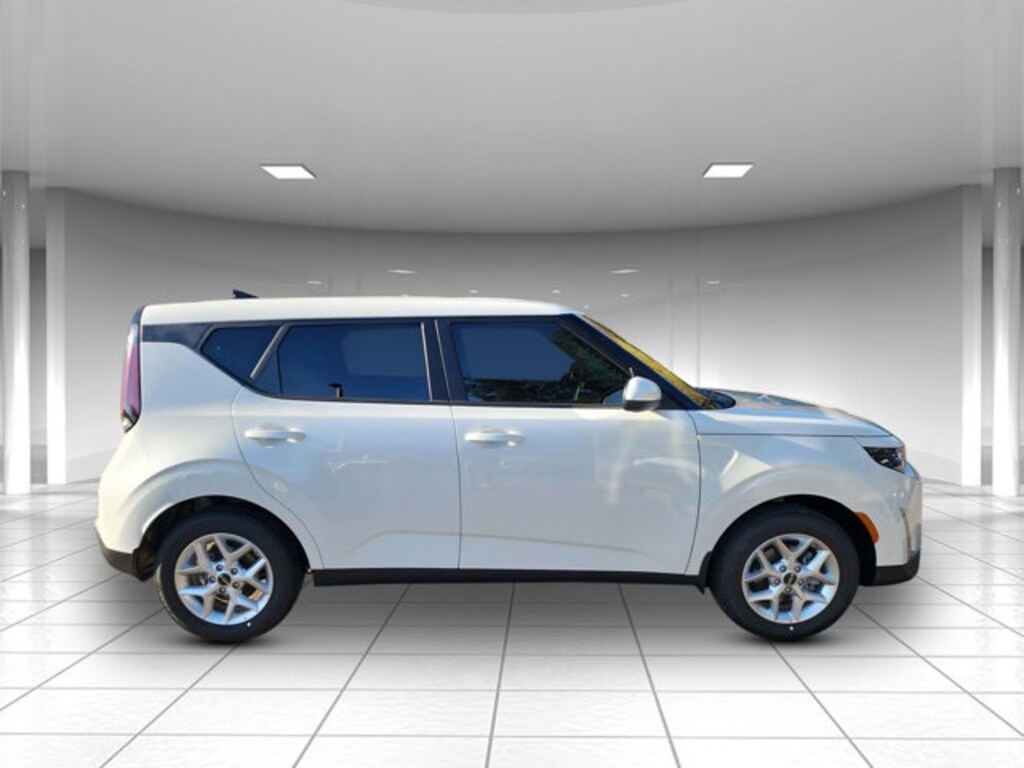New 2025 Kia Soul LX Hatchback
