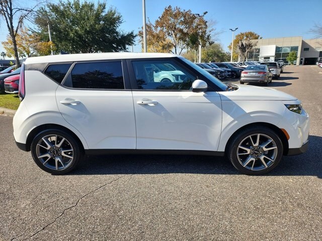 2024 Kia Soul EX photo 2