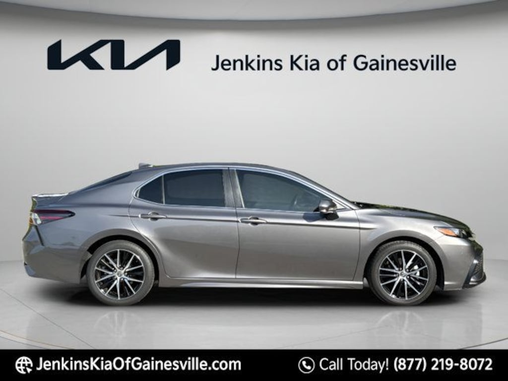 Used 2021 Toyota Camry SE Sedan