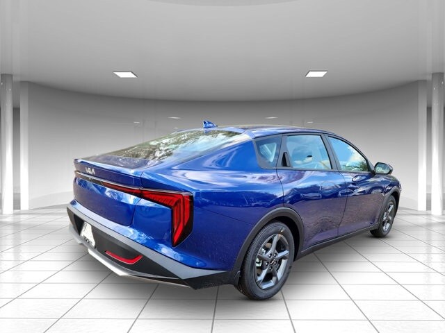 2025 Kia K4 LXS photo 2