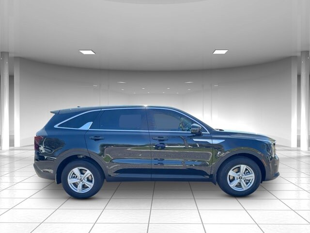 2025 Kia Sorento LX photo 2
