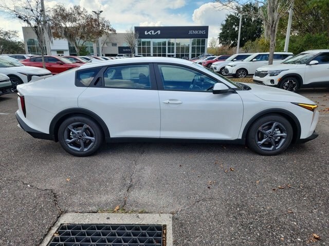 2025 Kia K4 LXS photo 2
