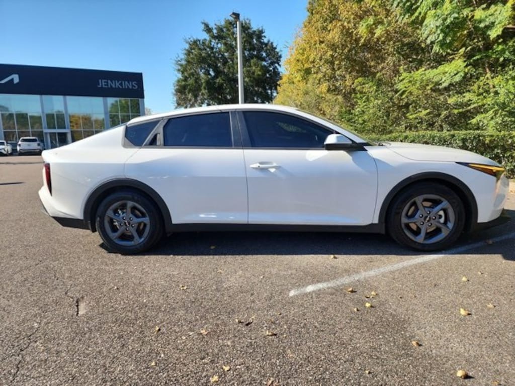 New 2025 Kia K4 LXS Sedan