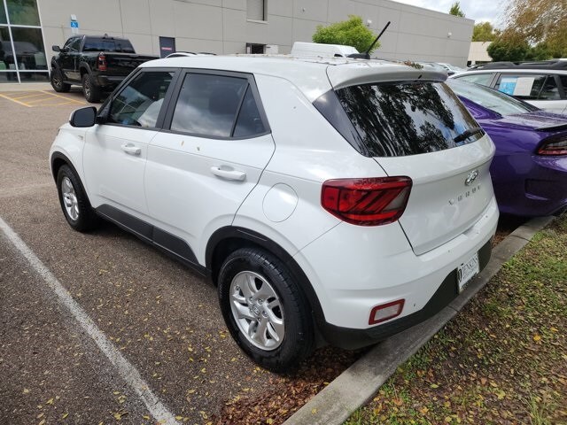 2024 Hyundai Venue SE photo 3