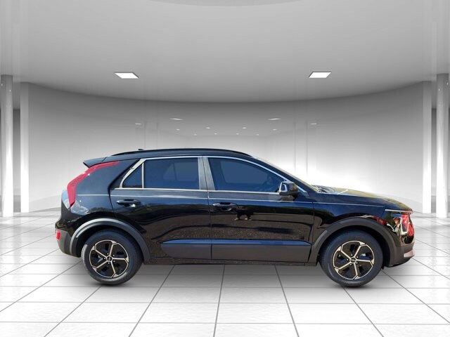 2023 Kia Niro EX photo 2