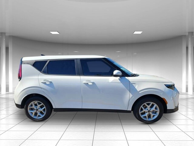 2025 Kia Soul LX photo 2