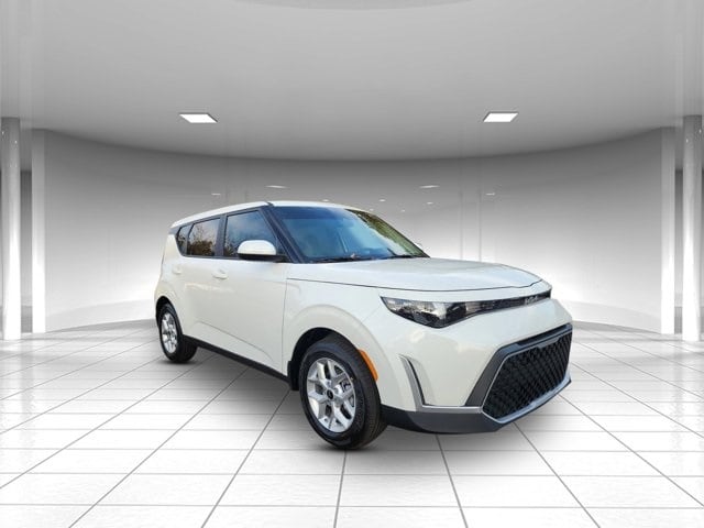 2025 Kia Soul LX's photo