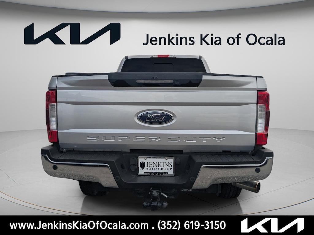 Used 2019 Ford F-250 LARIAT Truck Crew Cab