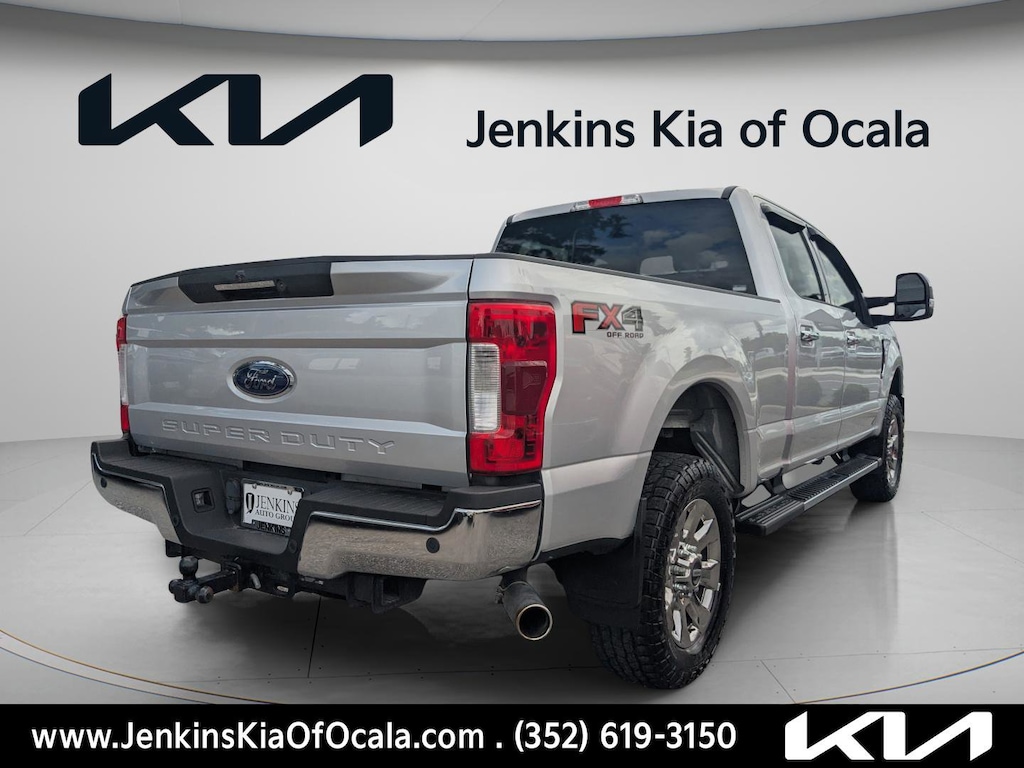 Used 2019 Ford F-250 LARIAT Truck Crew Cab