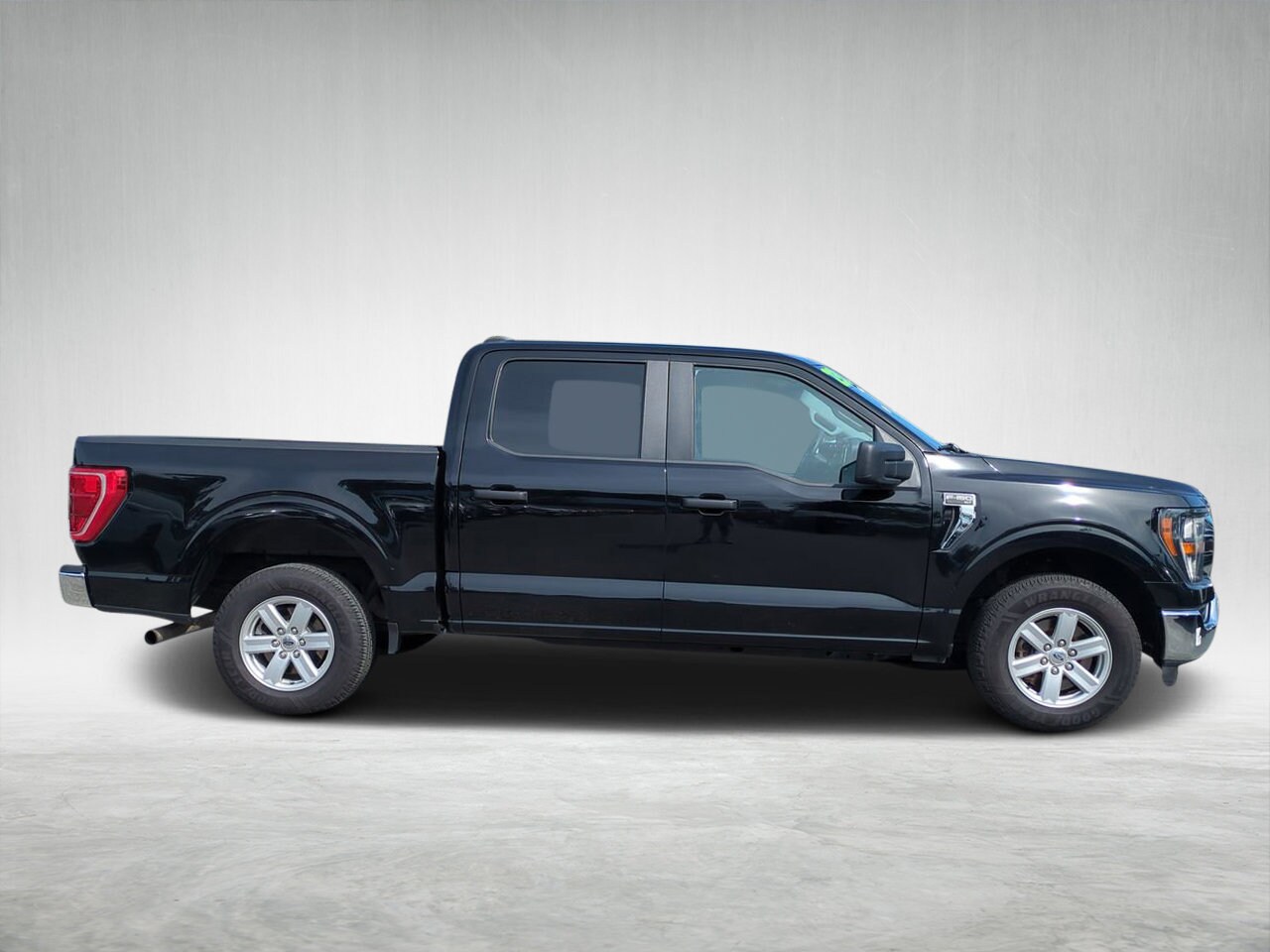 2023 Ford F-150 XLT photo 2