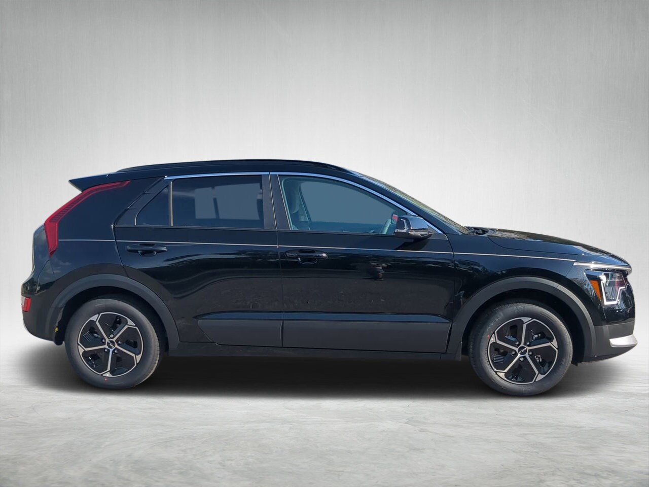 2025 Kia Niro EX photo 2