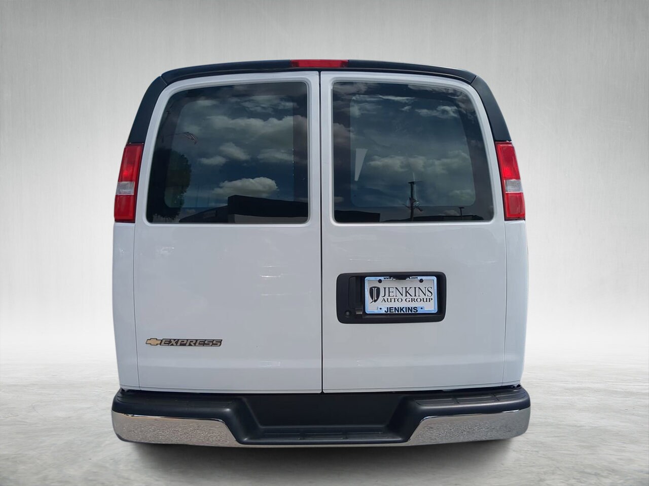 2023 Chevrolet Express 2500 Work Cargo Van photo 3