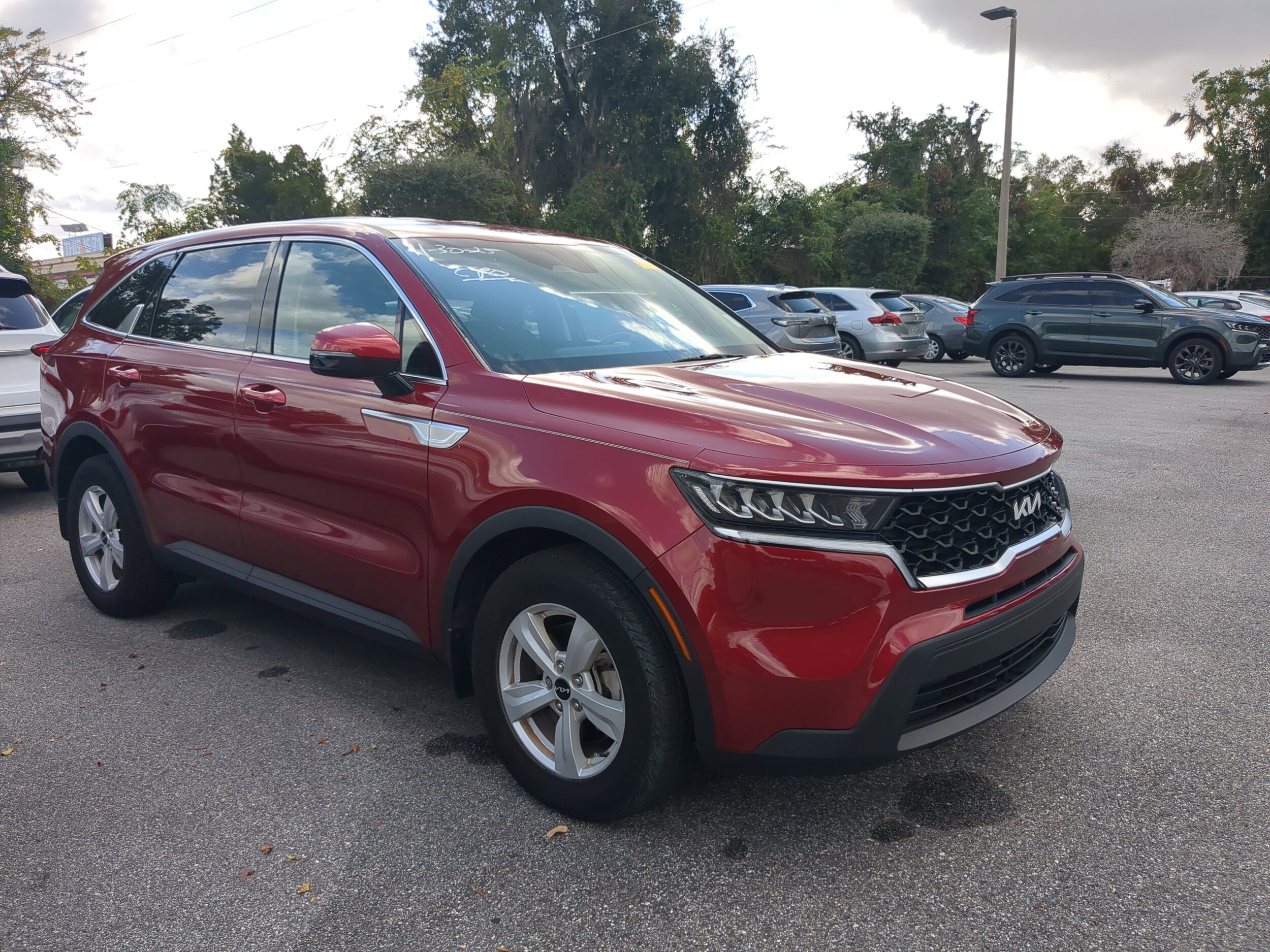 2023 Kia Sorento LX photo 2
