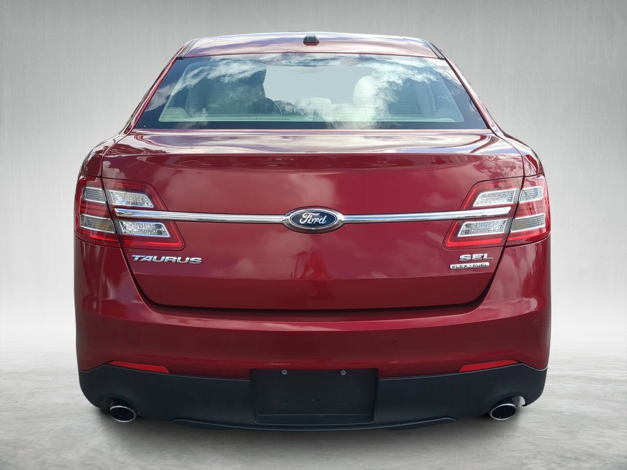 2016 Ford Taurus SEL photo 3