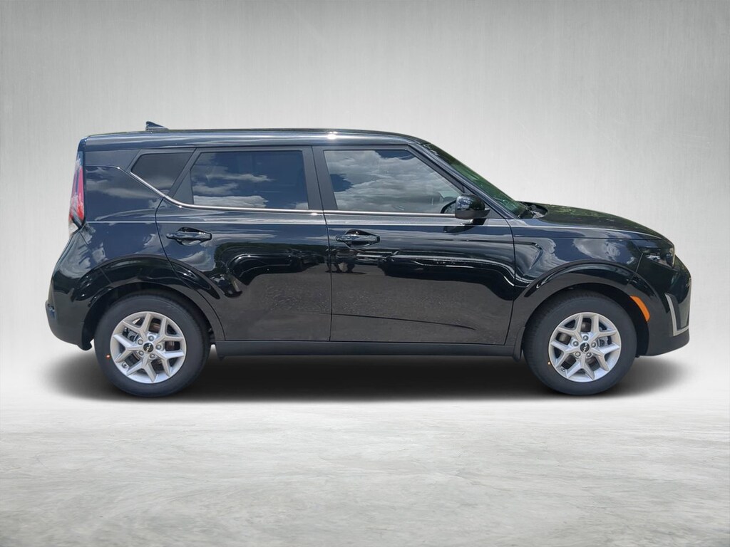 New 2025 Kia Soul LX Hatchback