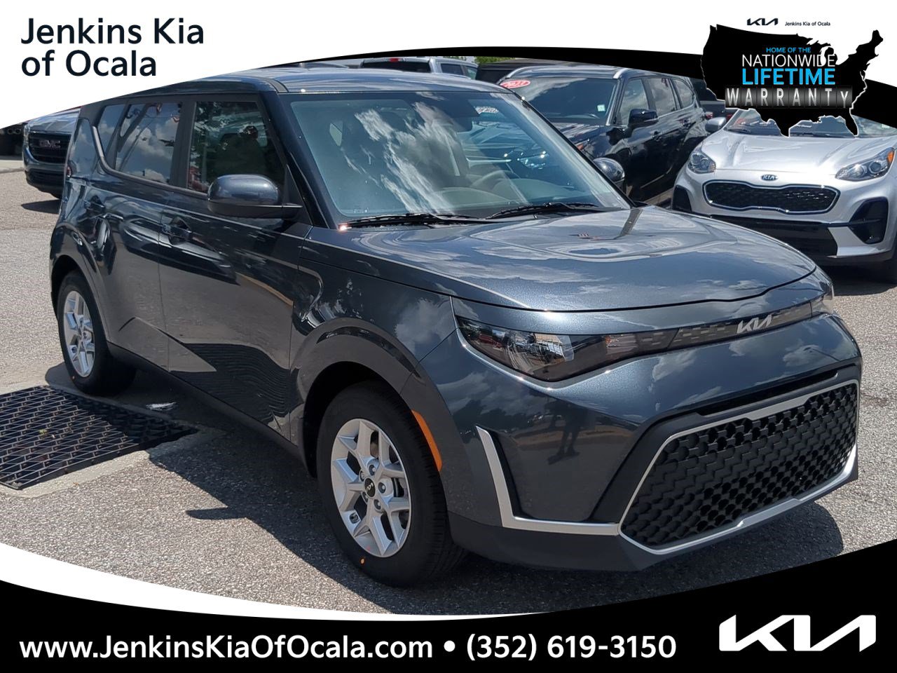 2025 Kia Soul LX's photo