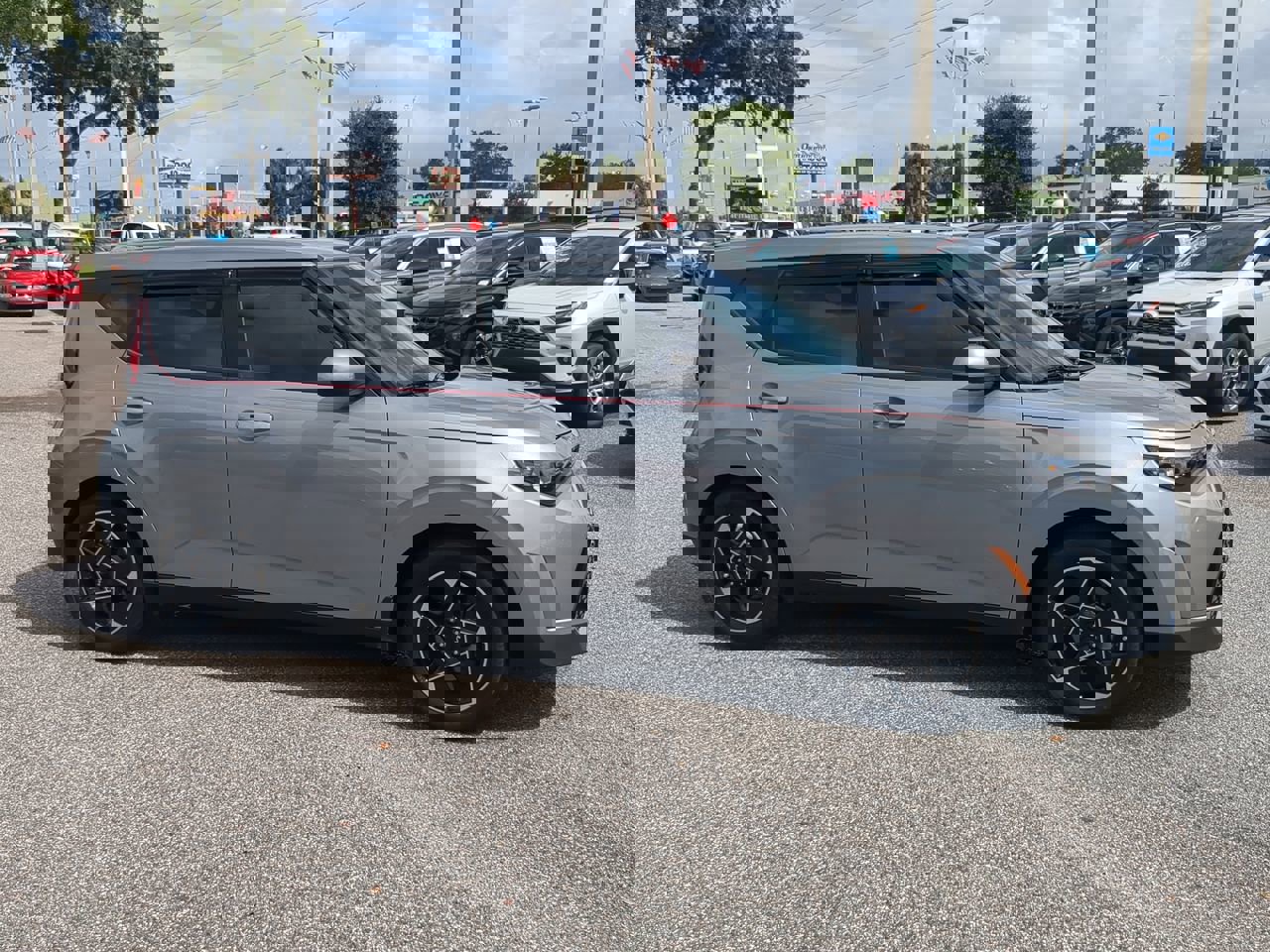2023 Kia Soul EX photo 2