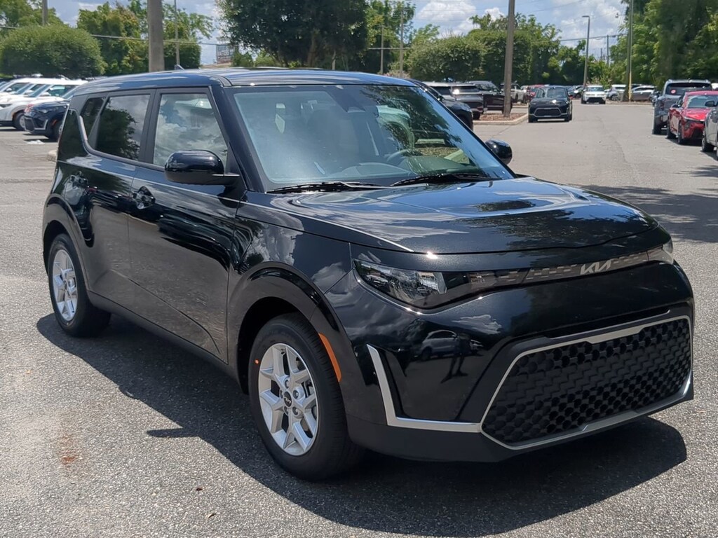New 2025 Kia Soul LX Hatchback