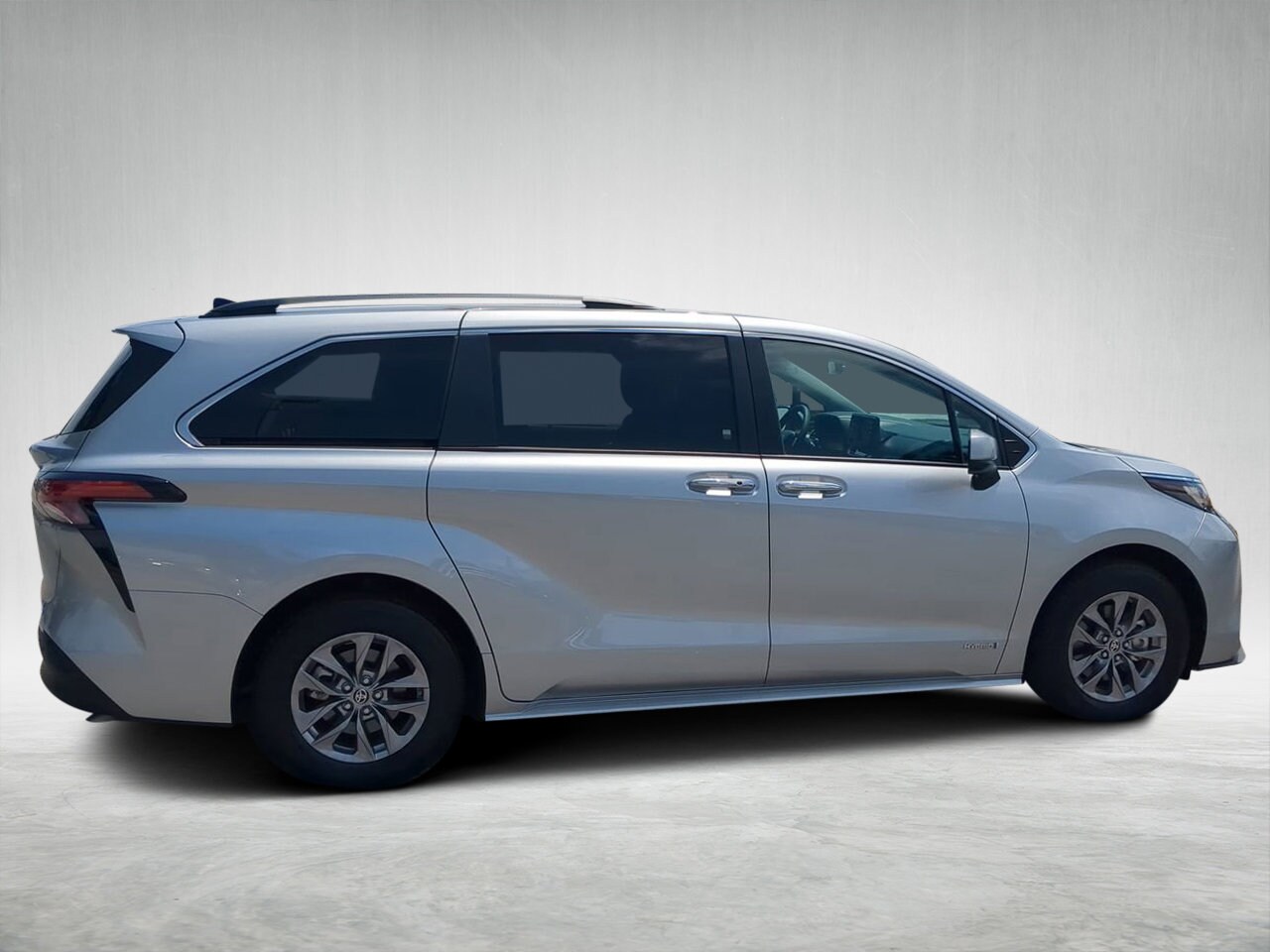 2021 Toyota Sienna XLE Hybrid photo 3