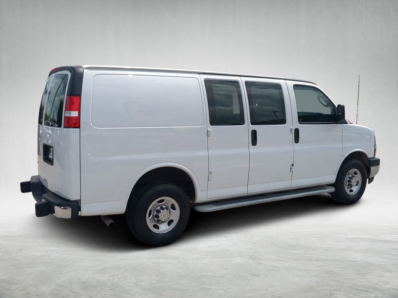 2024 Chevrolet Express 2500 Work Cargo Van photo 3
