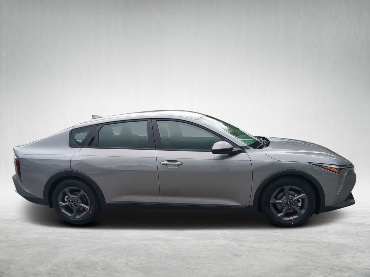 2025 Kia K4 LXS photo 2