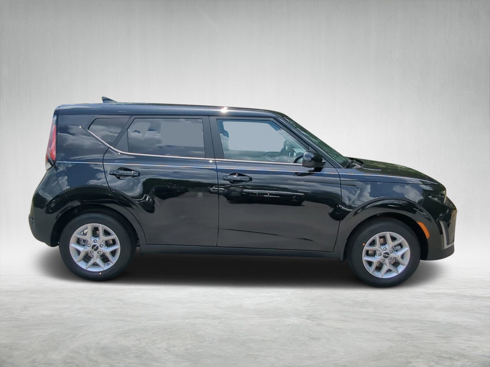 2025 Kia Soul LX photo 2