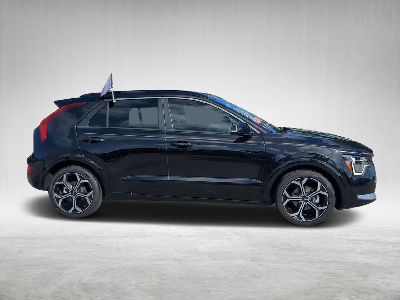 2023 Kia Niro EX Touring photo 2
