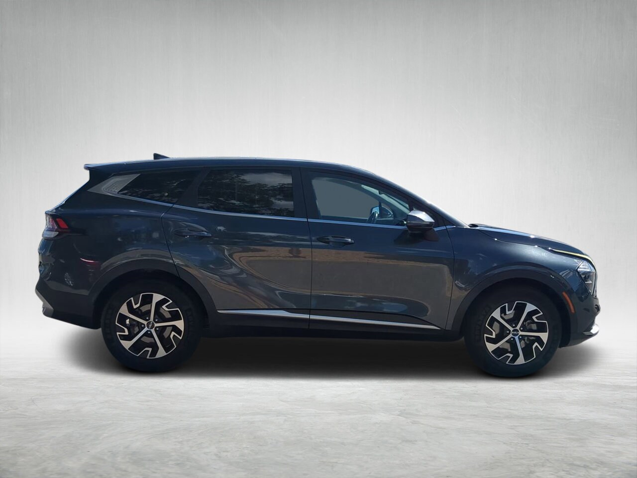 2023 Kia Sportage EX photo 2