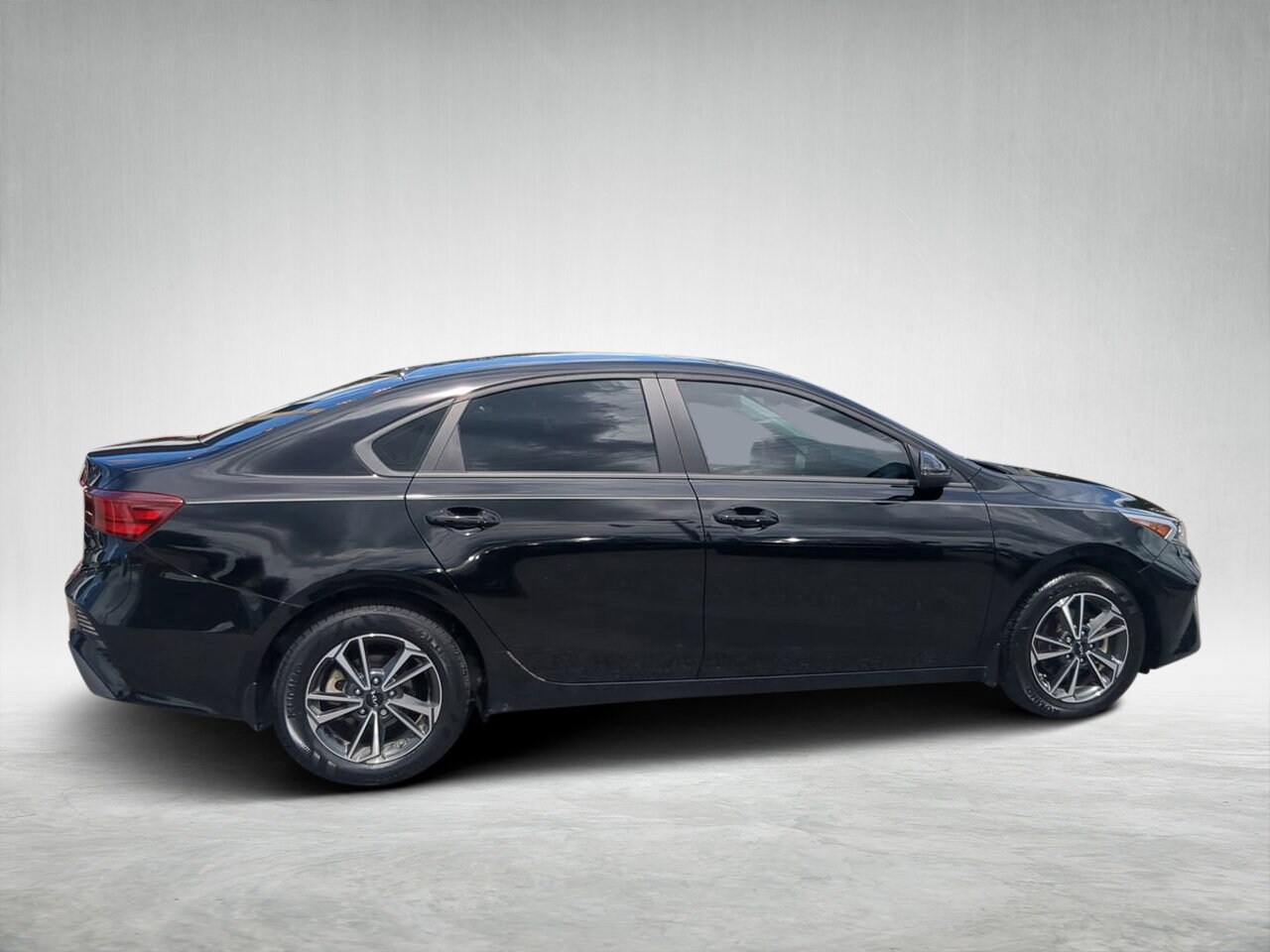 2023 Kia Forte LXS photo 3