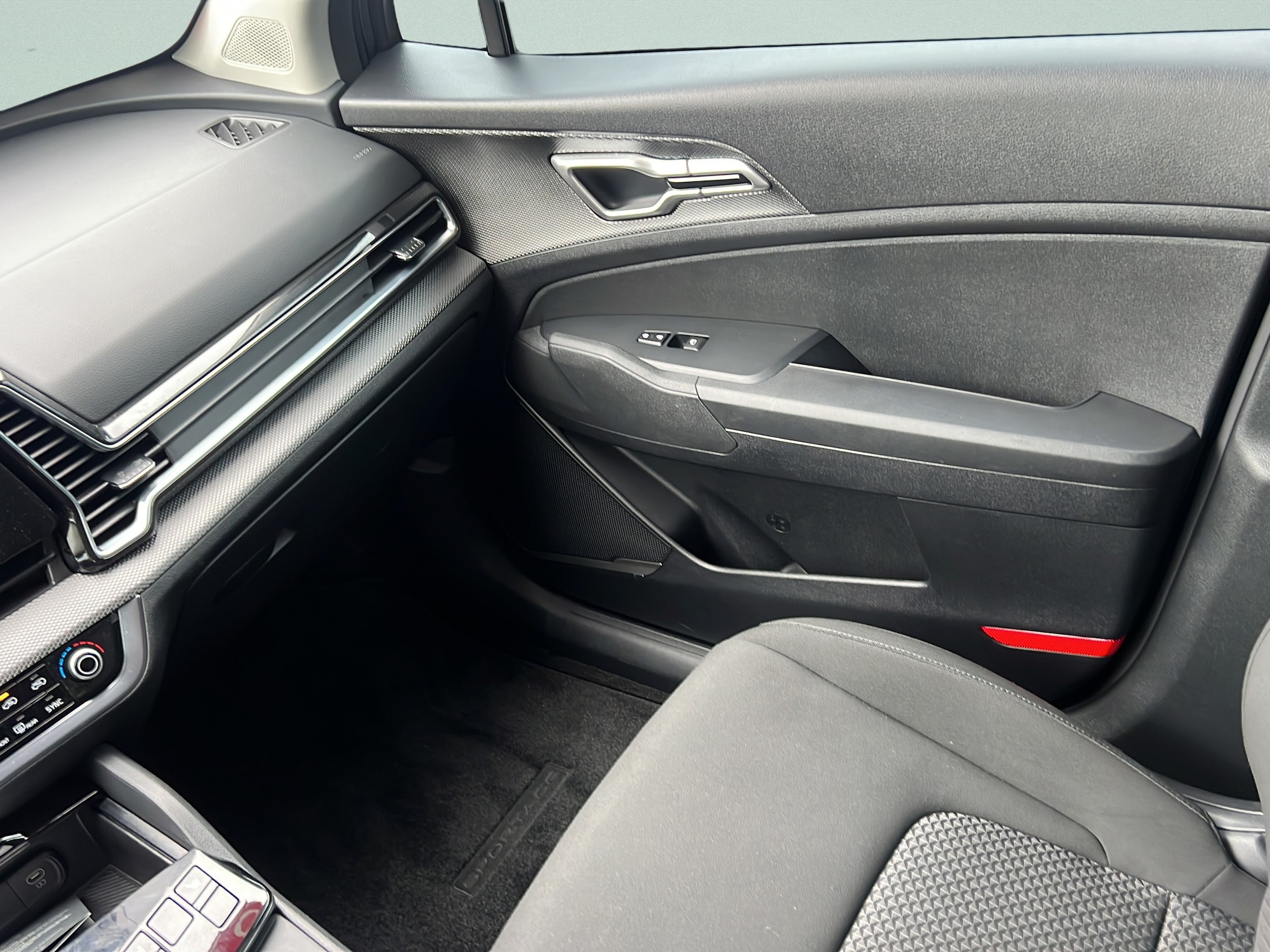 2025 Kia Sportage LX Hybrid - Photo 21