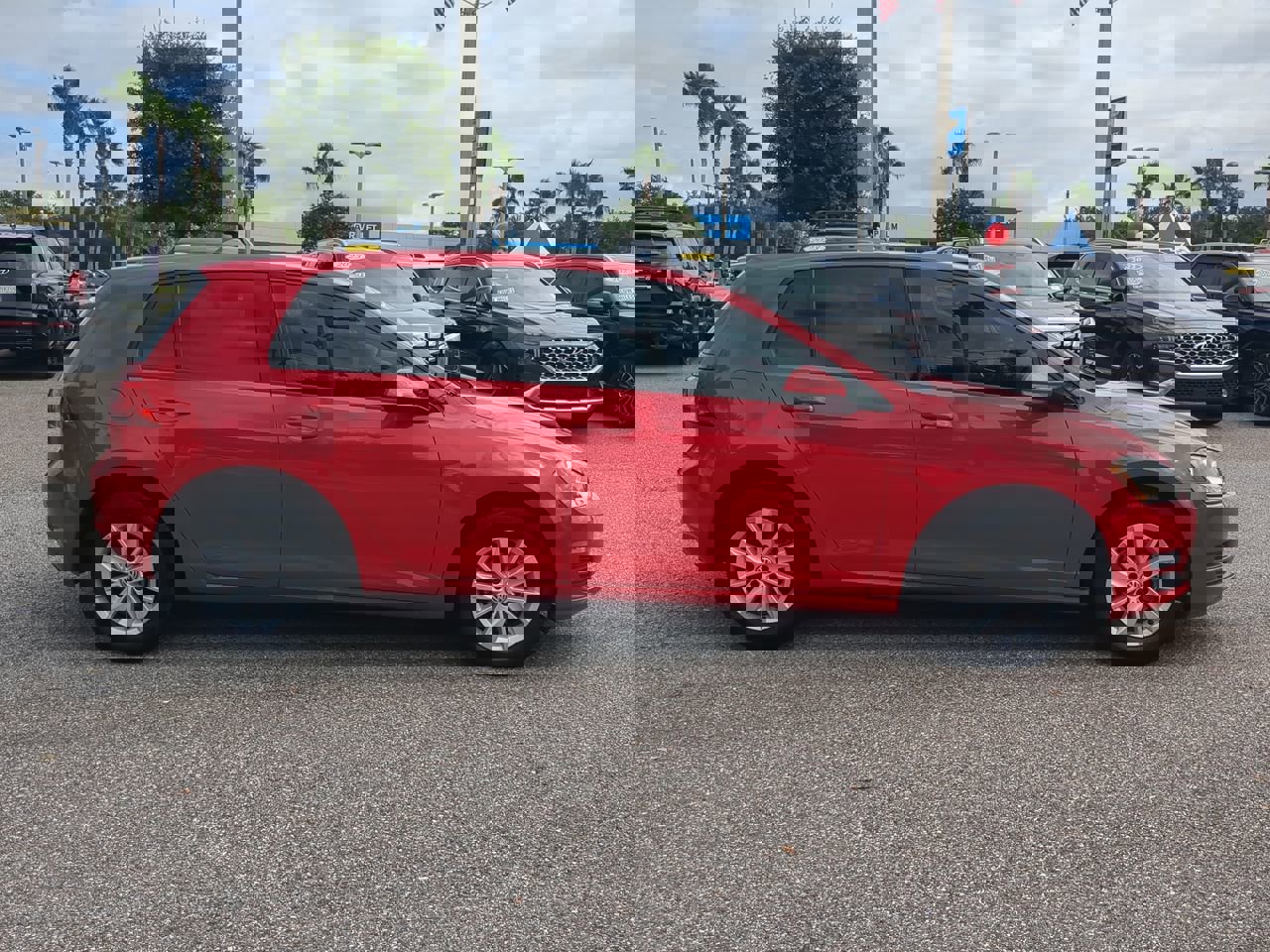 2017 Volkswagen Golf S photo 3