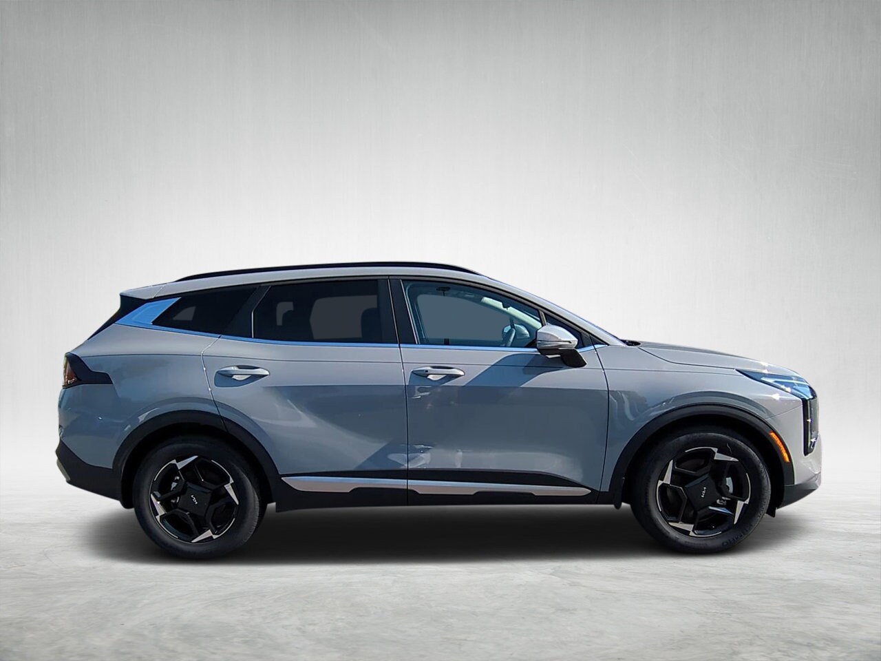 2026 Kia Sportage EX photo 2