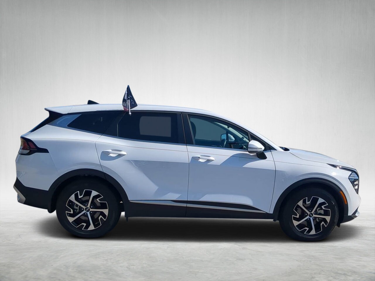 2025 Kia Sportage EX photo 2