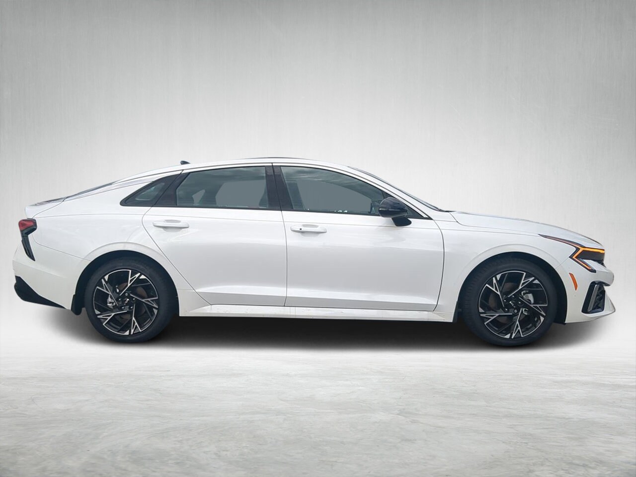 2025 Kia K5 GT-Line photo 2