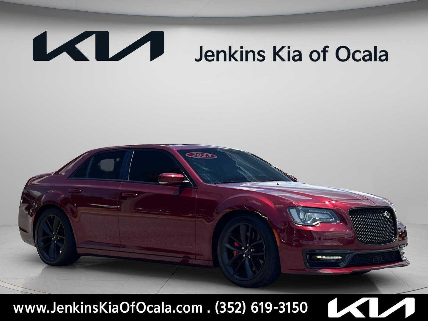 2023 Chrysler 300 C's photo