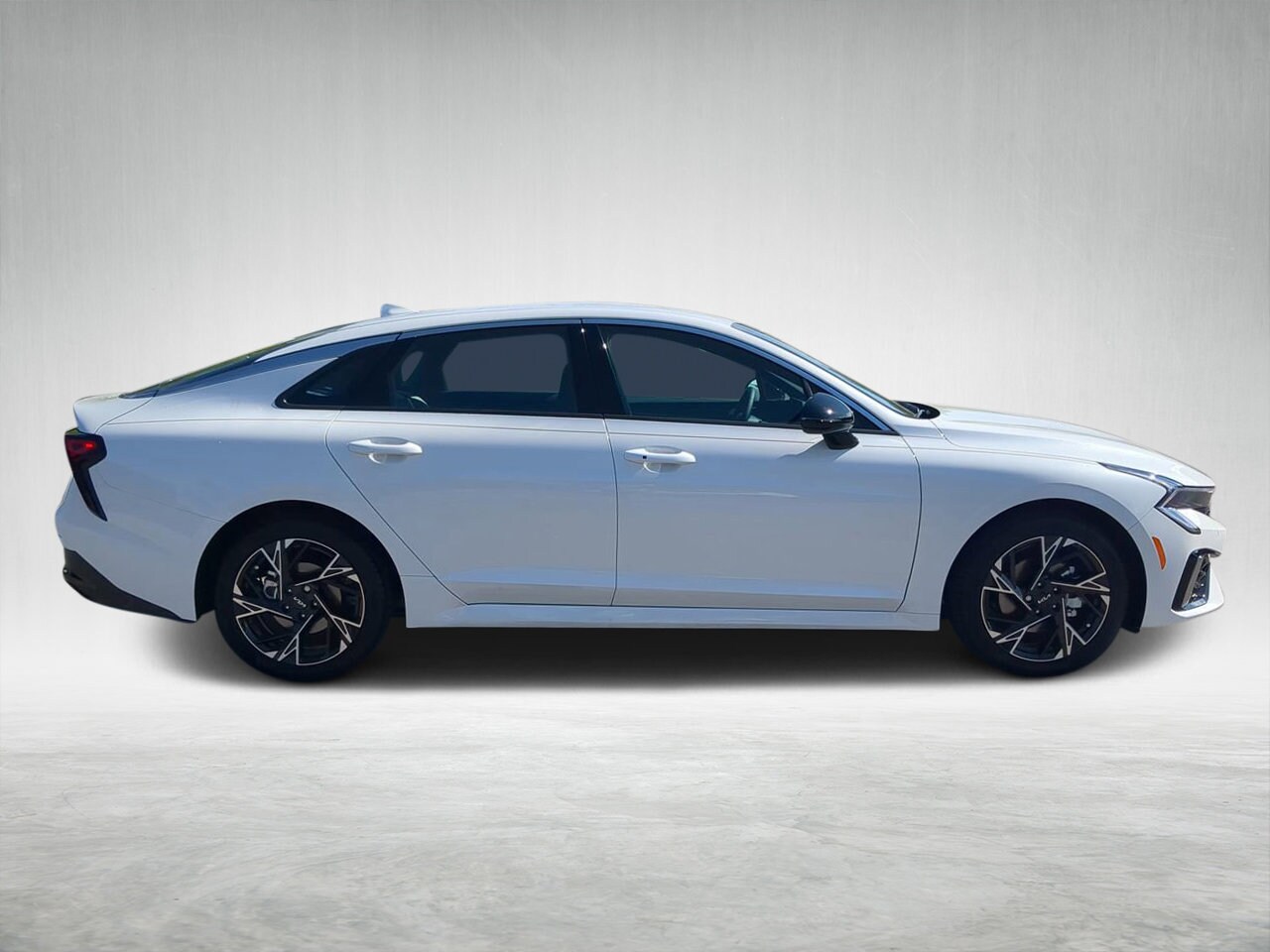 2025 Kia K5 GT-Line photo 2
