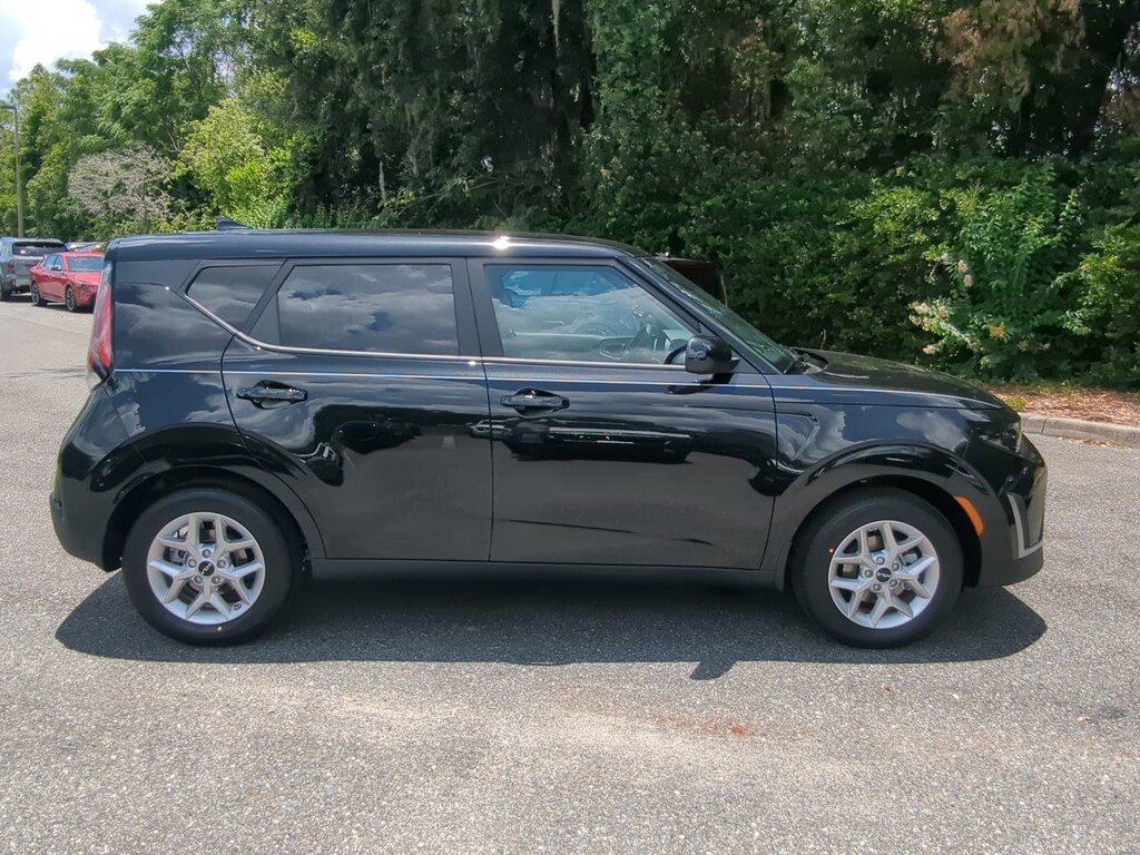 New 2025 Kia Soul LX Hatchback