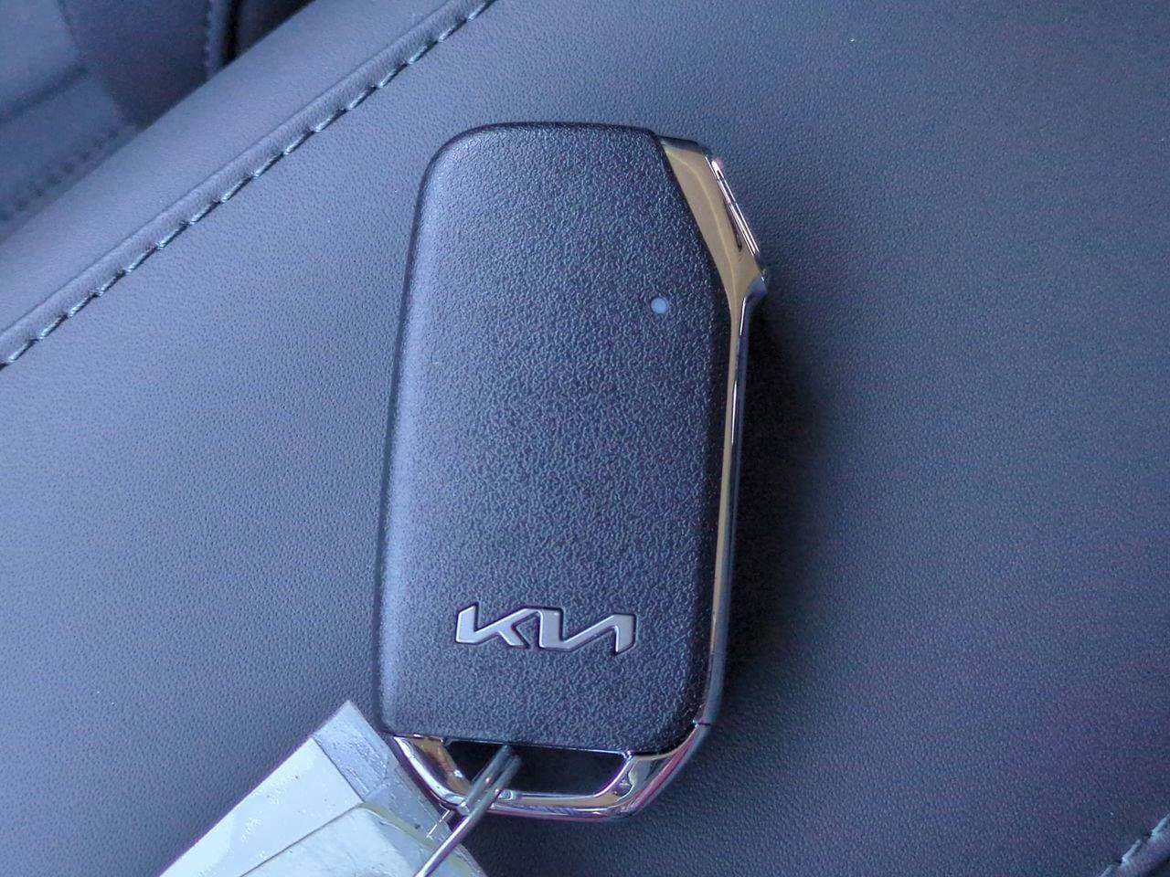 2025 Kia Niro EX Touring - Photo 38